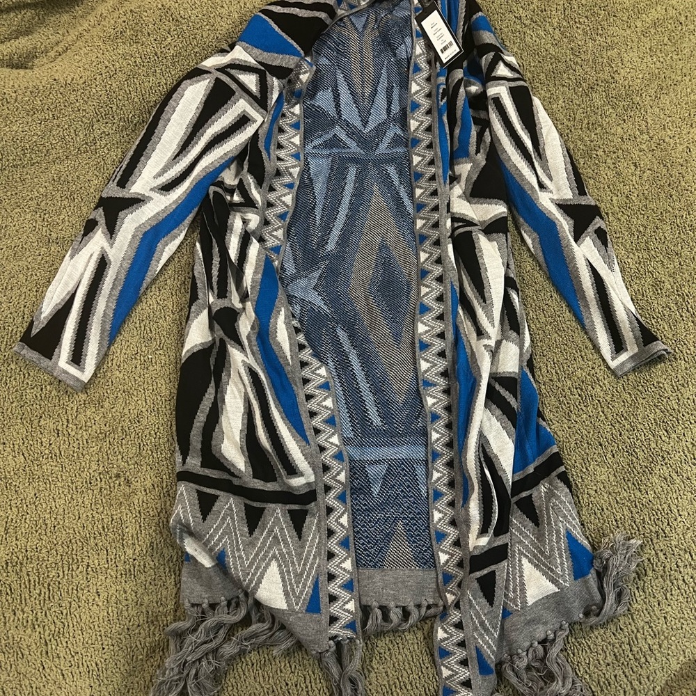 Romeo & Juliet Couture Blue and Gray Geometric Cardigan
